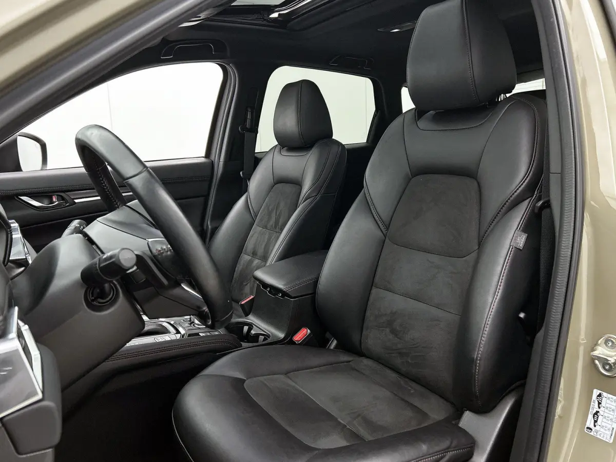 2.5 SkyActiv-G 194 Sportive | Navigatie | Leder | Trekhaak | Camera | Black Pakket | Airco | All-Wheater banden | Panorama dak |