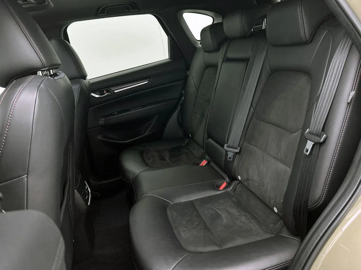 2.5 SkyActiv-G 194 Sportive | Navigatie | Leder | Trekhaak | Camera | Black Pakket | Airco | All-Wheater banden | Panorama dak |