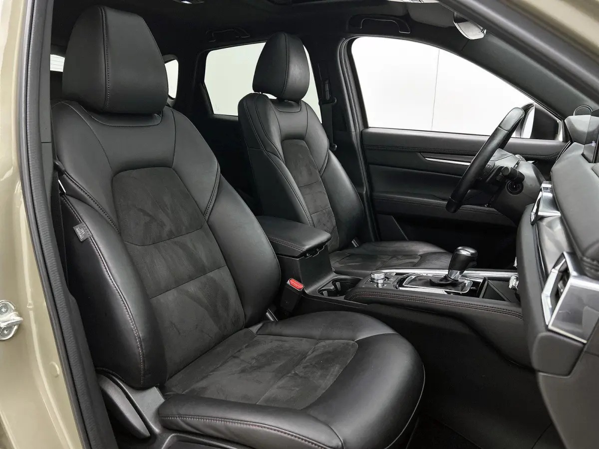 2.5 SkyActiv-G 194 Sportive | Navigatie | Leder | Trekhaak | Camera | Black Pakket | Airco | All-Wheater banden | Panorama dak |