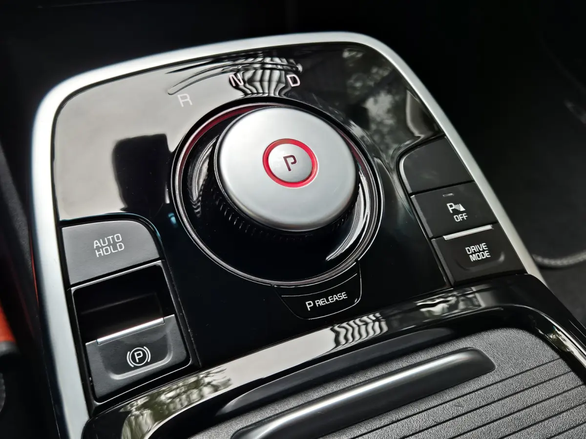 ComfortLine 64 kWh | SOH 98,6% | Trekhaak | Navigatie | PDC + Camera | Climate control | Apple Carplay/Android Auto |