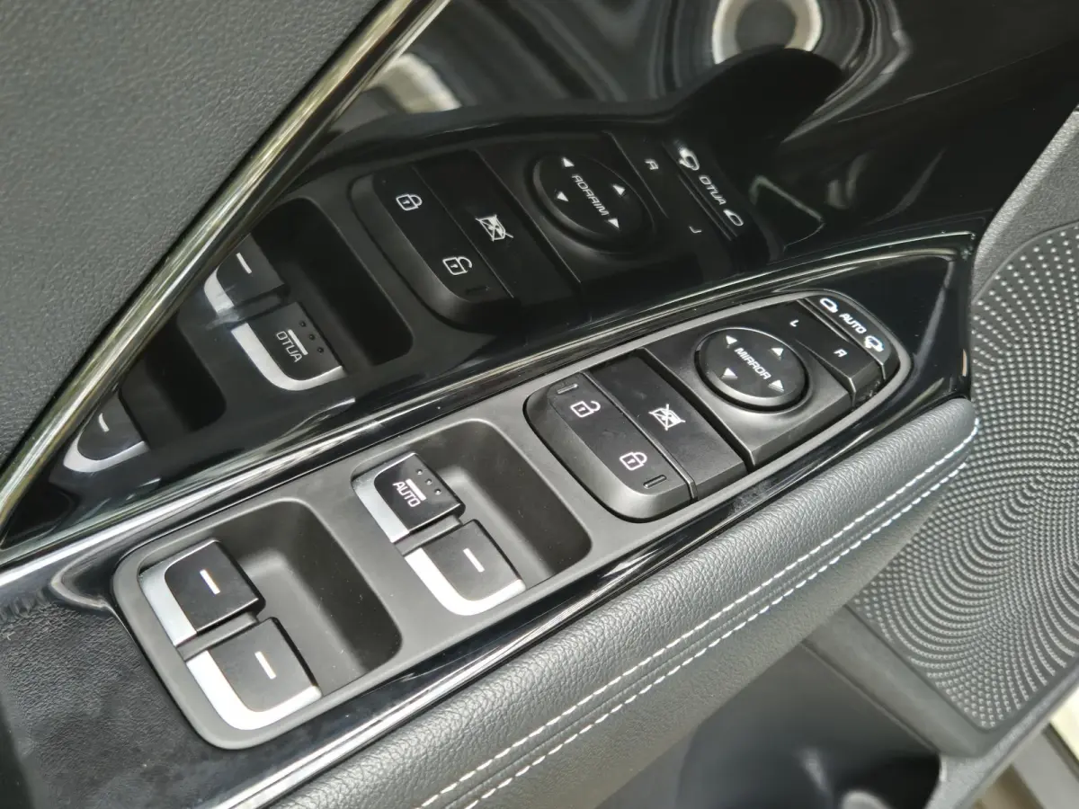 ComfortLine 64 kWh | SOH 98,6% | Trekhaak | Navigatie | PDC + Camera | Climate control | Apple Carplay/Android Auto |
