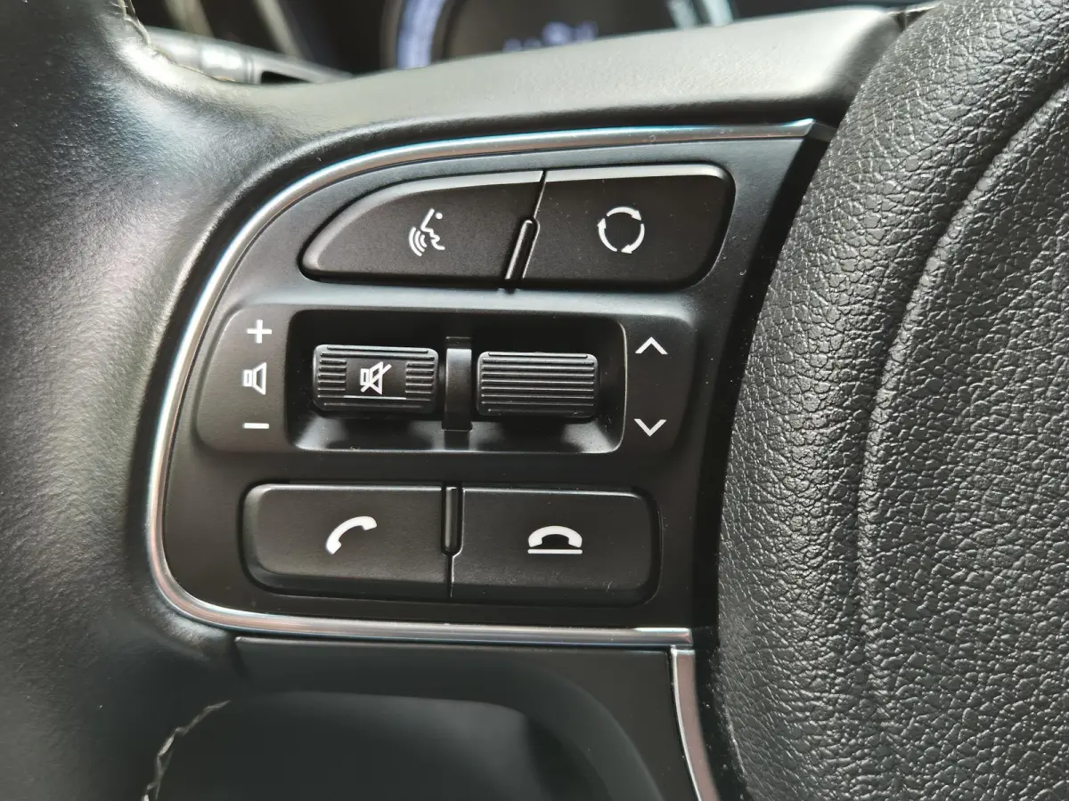 ComfortLine 64 kWh | SOH 98,6% | Trekhaak | Navigatie | PDC + Camera | Climate control | Apple Carplay/Android Auto |