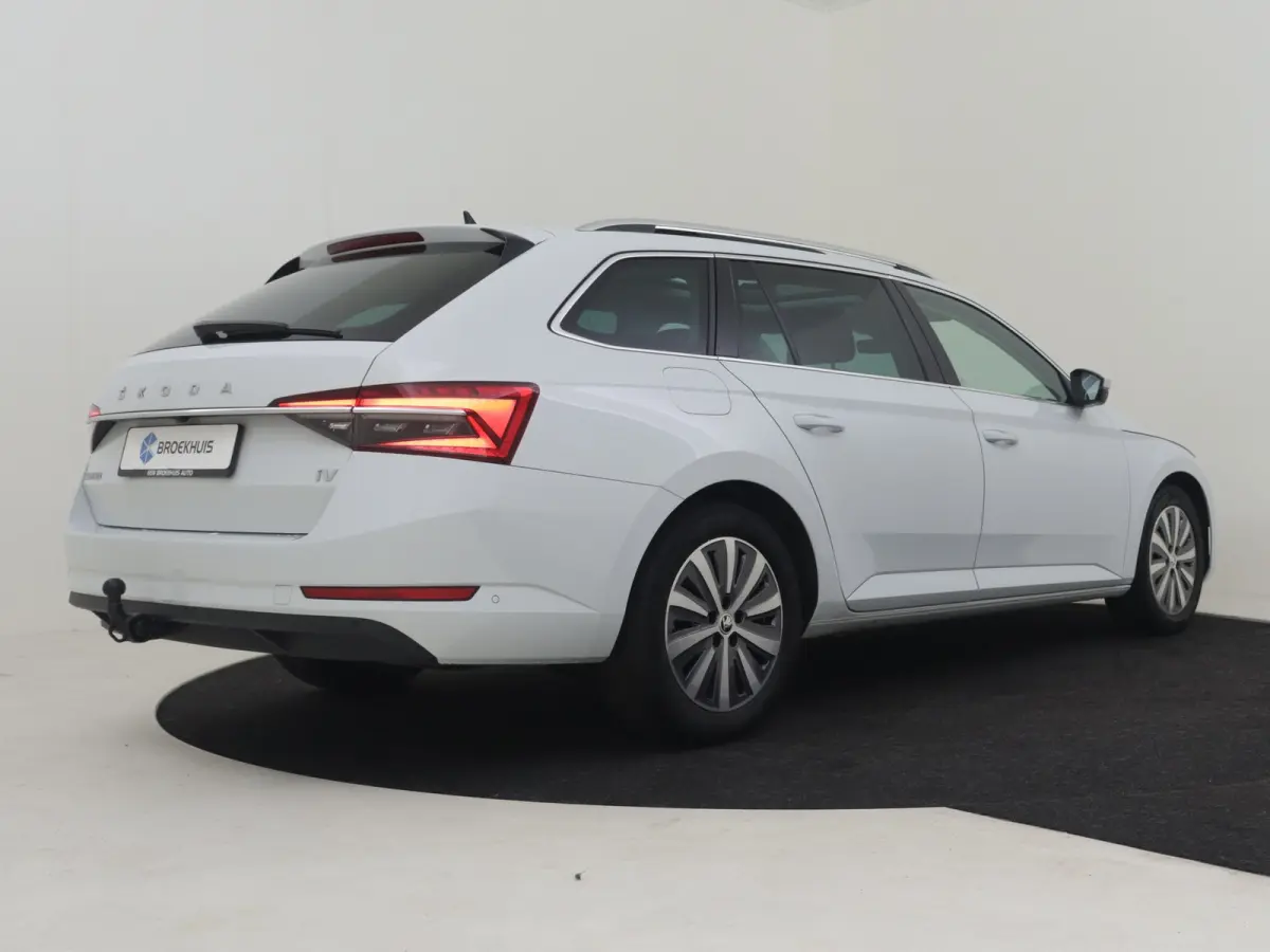 1.4 TSI iV Business Edition Plus | Panorama-dak | SOH 95% | 360gr Camera | Elektr. Trekhaak | Cruise control adaptief | Keyless | Stoel/stuurverwarming | Dodehoek detectie | Navigatie | Appl