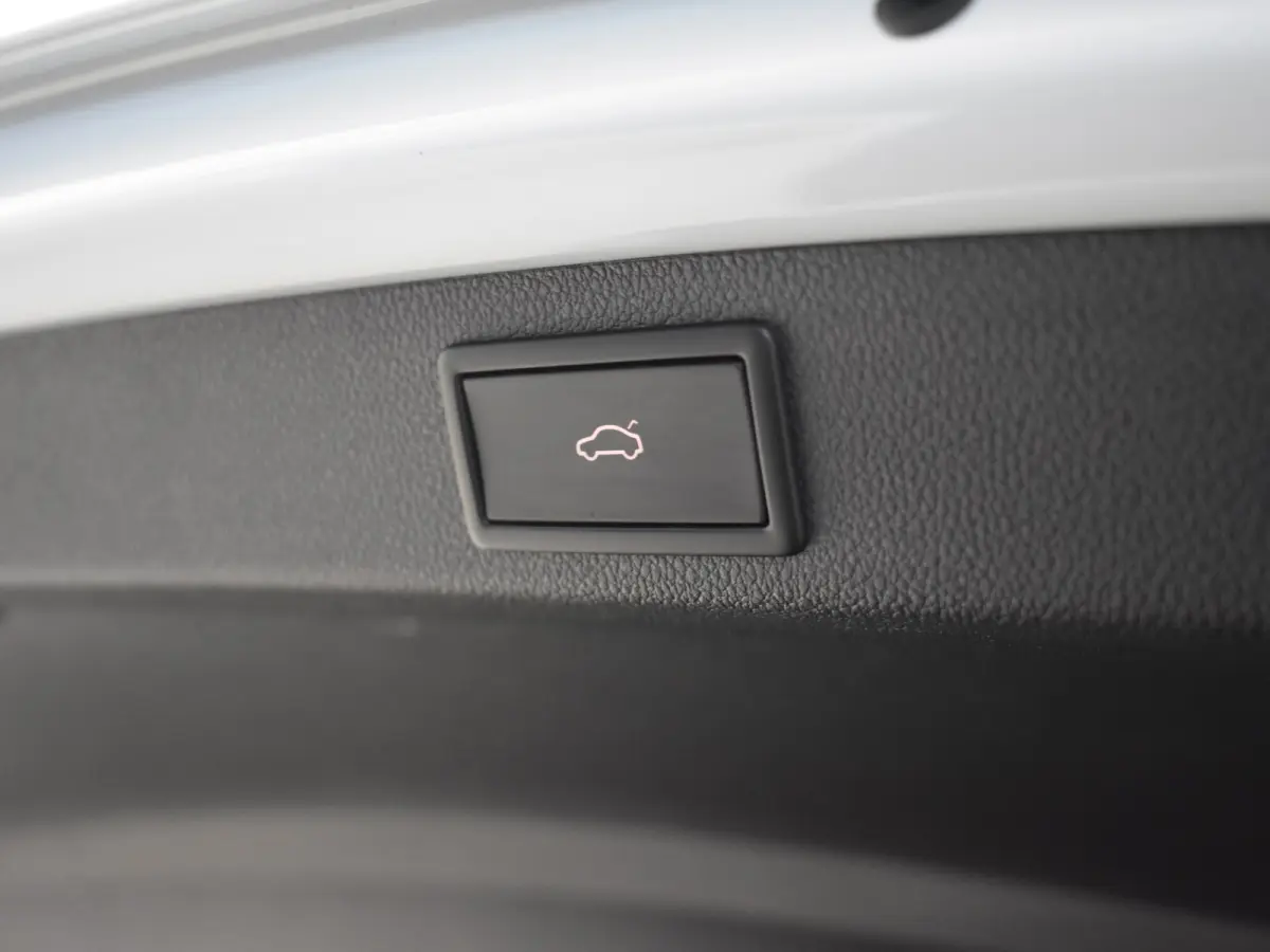1.4 TSI iV Business Edition Plus | Panorama-dak | SOH 95% | 360gr Camera | Elektr. Trekhaak | Cruise control adaptief | Keyless | Stoel/stuurverwarming | Dodehoek detectie | Navigatie | Appl