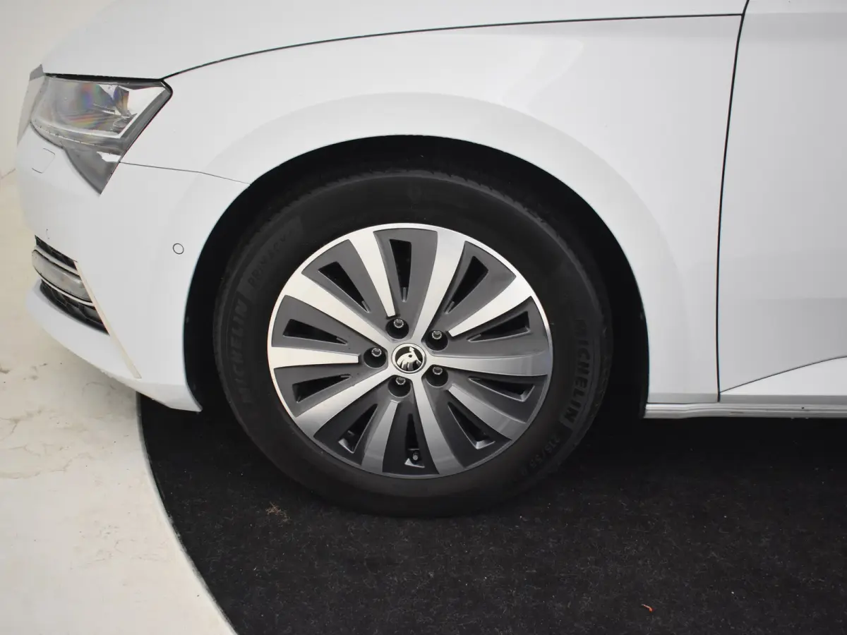 1.4 TSI iV Business Edition Plus | Panorama-dak | SOH 95% | 360gr Camera | Elektr. Trekhaak | Cruise control adaptief | Keyless | Stoel/stuurverwarming | Dodehoek detectie | Navigatie | Appl