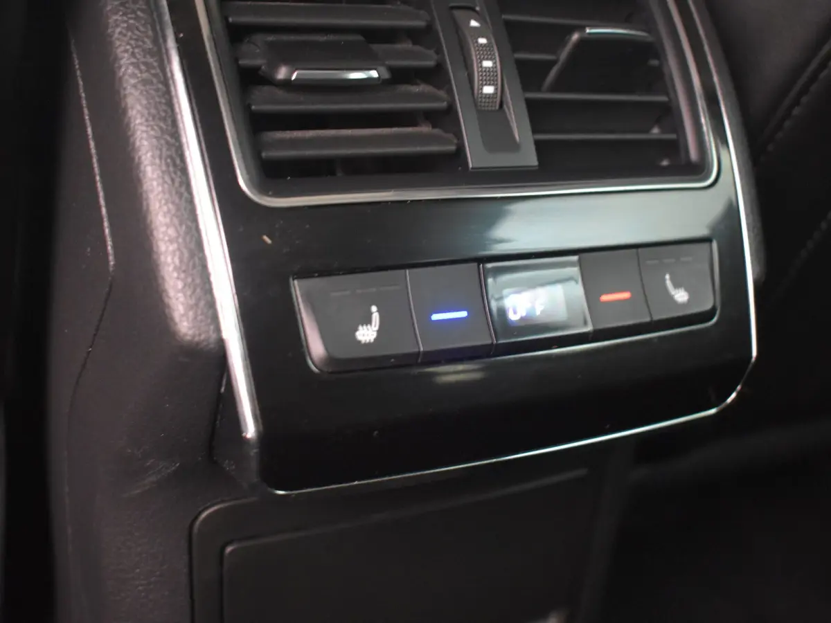 1.4 TSI iV Business Edition Plus | Panorama-dak | SOH 95% | 360gr Camera | Elektr. Trekhaak | Cruise control adaptief | Keyless | Stoel/stuurverwarming | Dodehoek detectie | Navigatie | Appl