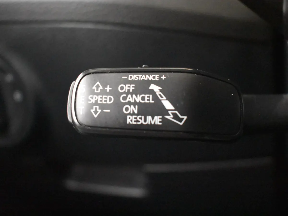 1.4 TSI iV Business Edition Plus | Panorama-dak | SOH 95% | 360gr Camera | Elektr. Trekhaak | Cruise control adaptief | Keyless | Stoel/stuurverwarming | Dodehoek detectie | Navigatie | Appl