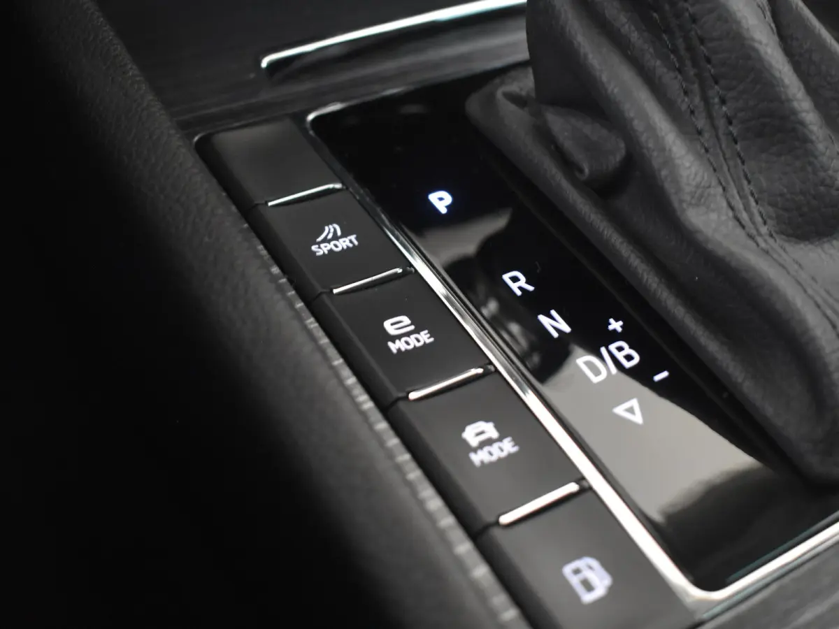 1.4 TSI iV Business Edition Plus | Panorama-dak | SOH 95% | 360gr Camera | Elektr. Trekhaak | Cruise control adaptief | Keyless | Stoel/stuurverwarming | Dodehoek detectie | Navigatie | Appl