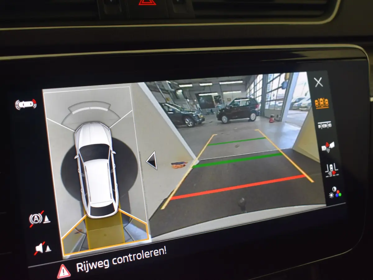 1.4 TSI iV Business Edition Plus | Panorama-dak | SOH 95% | 360gr Camera | Elektr. Trekhaak | Cruise control adaptief | Keyless | Stoel/stuurverwarming | Dodehoek detectie | Navigatie | Appl