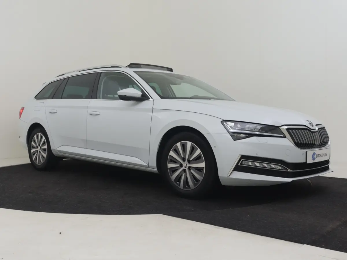 1.4 TSI iV Business Edition Plus | Panorama-dak | SOH 95% | 360gr Camera | Elektr. Trekhaak | Cruise control adaptief | Keyless | Stoel/stuurverwarming | Dodehoek detectie | Navigatie | Appl