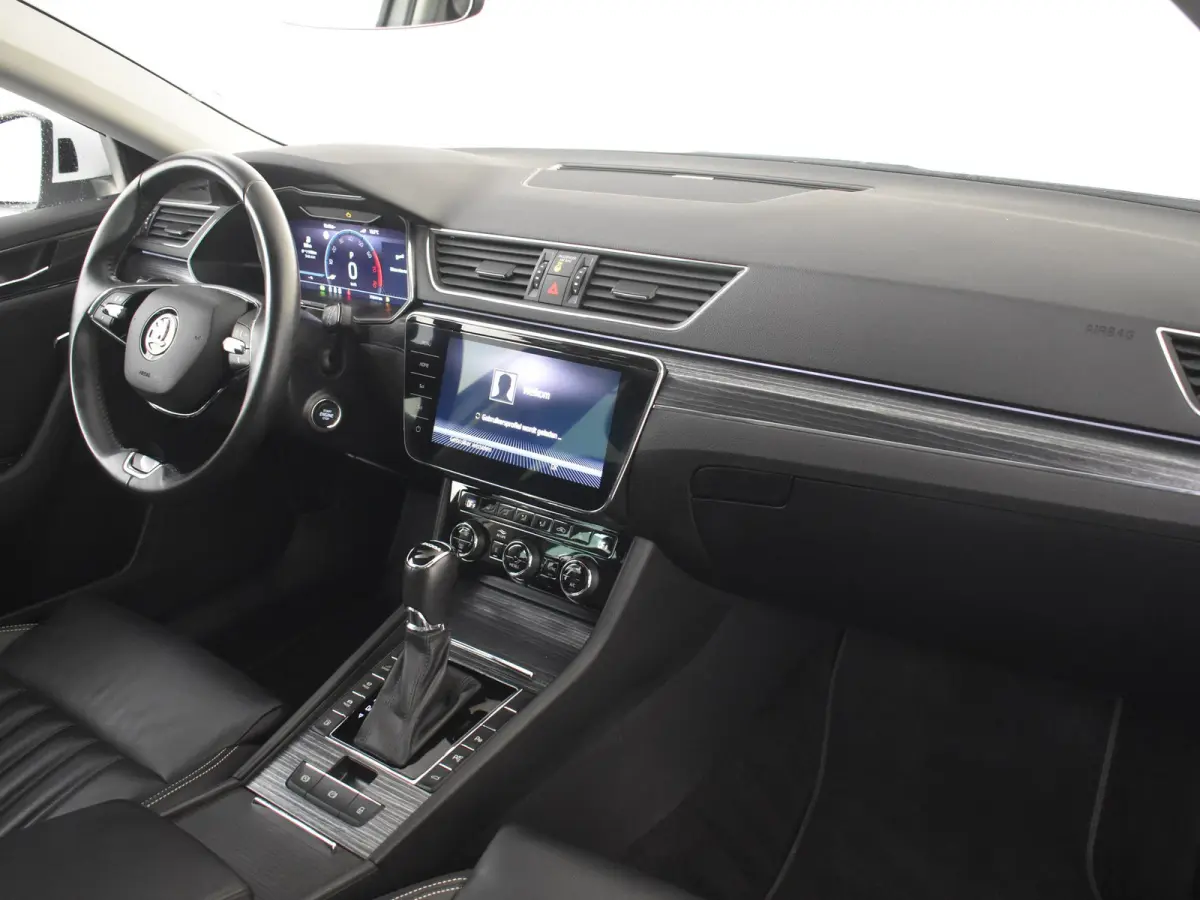 1.4 TSI iV Business Edition Plus | Panorama-dak | SOH 95% | 360gr Camera | Elektr. Trekhaak | Cruise control adaptief | Keyless | Stoel/stuurverwarming | Dodehoek detectie | Navigatie | Appl
