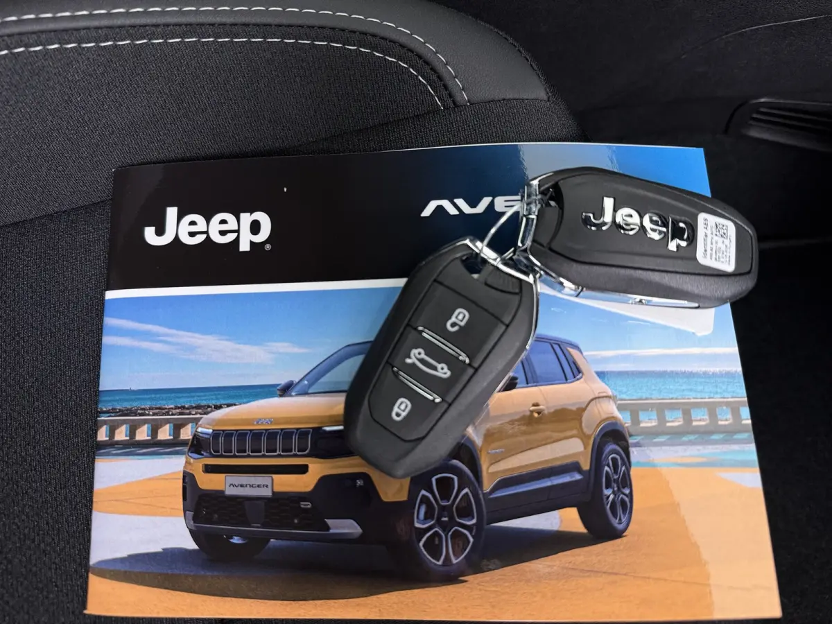 Black Edition 1.2 MHEV | 10,25 inch digitaal configureerbaar instrumentenpaneel | 10,25" Infotainment met draadloos Apple Carplay en Android Auto | Achterbank in delen neerklapbaar (40/60)