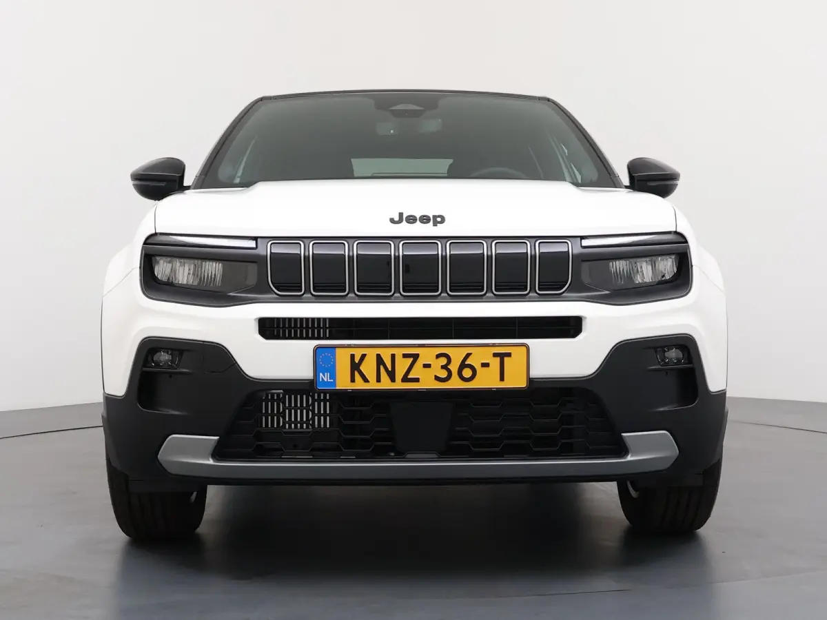 Black Edition 1.2 MHEV | 10,25 inch digitaal configureerbaar instrumentenpaneel | 10,25" Infotainment met draadloos Apple Carplay en Android Auto | Achterbank in delen neerklapbaar (40/60)