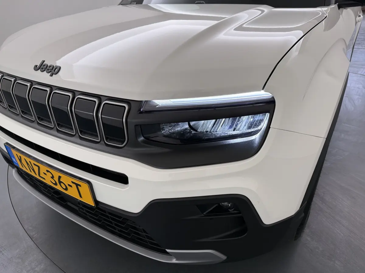 Black Edition 1.2 MHEV | 10,25 inch digitaal configureerbaar instrumentenpaneel | 10,25" Infotainment met draadloos Apple Carplay en Android Auto | Achterbank in delen neerklapbaar (40/60)