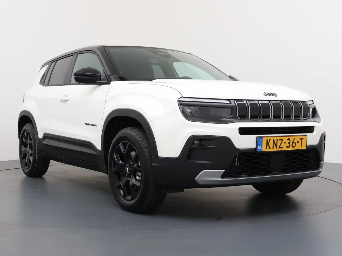 Black Edition 1.2 MHEV | 10,25 inch digitaal configureerbaar instrumentenpaneel | 10,25" Infotainment met draadloos Apple Carplay en Android Auto | Achterbank in delen neerklapbaar (40/60)