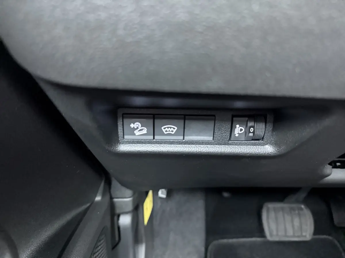 Black Edition 1.2 MHEV | 10,25 inch digitaal configureerbaar instrumentenpaneel | 10,25" Infotainment met draadloos Apple Carplay en Android Auto | Achterbank in delen neerklapbaar (40/60)