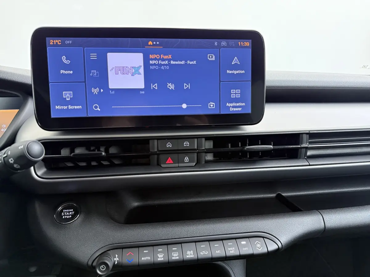 Black Edition 1.2 MHEV | 10,25 inch digitaal configureerbaar instrumentenpaneel | 10,25" Infotainment met draadloos Apple Carplay en Android Auto | Achterbank in delen neerklapbaar (40/60)