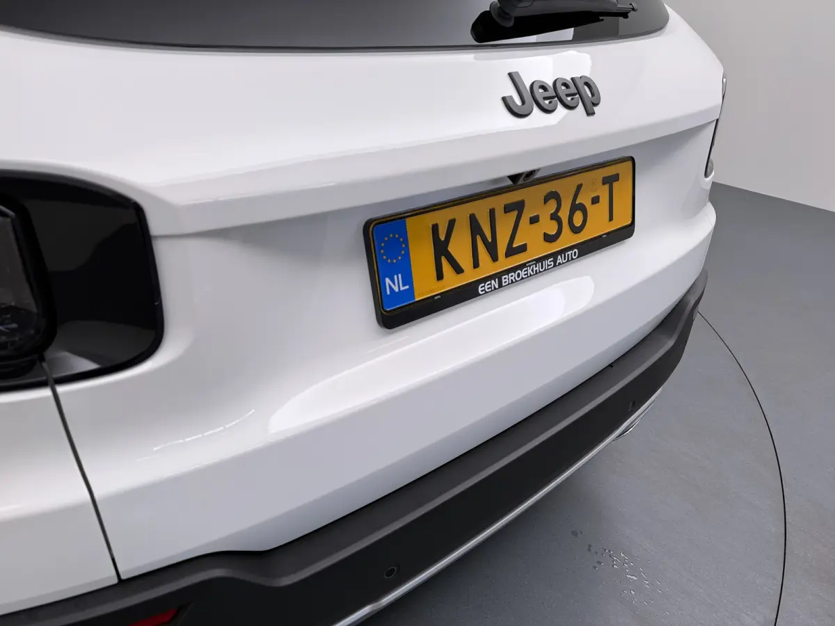 Black Edition 1.2 MHEV | 10,25 inch digitaal configureerbaar instrumentenpaneel | 10,25" Infotainment met draadloos Apple Carplay en Android Auto | Achterbank in delen neerklapbaar (40/60)