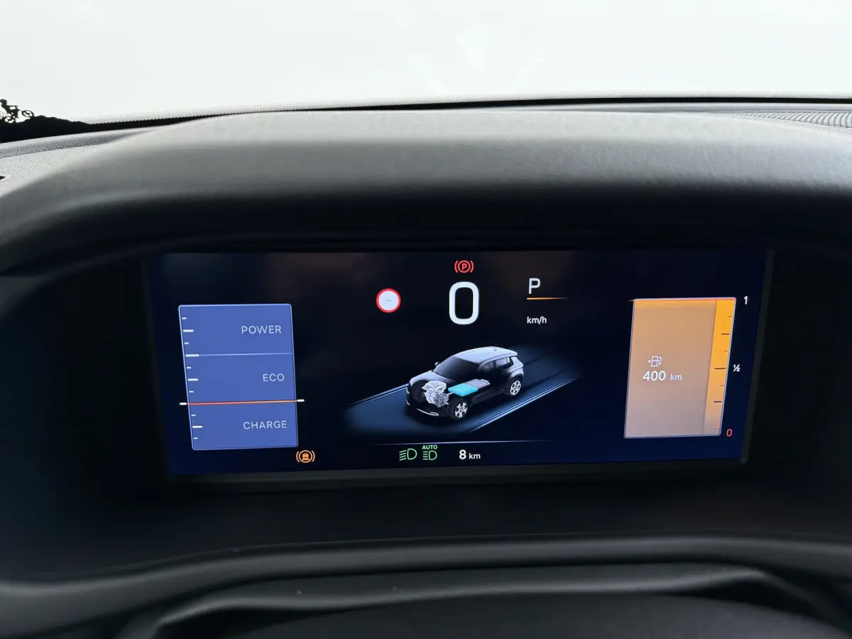 Black Edition 1.2 MHEV | 10,25 inch digitaal configureerbaar instrumentenpaneel | 10,25" Infotainment met draadloos Apple Carplay en Android Auto | Achterbank in delen neerklapbaar (40/60)