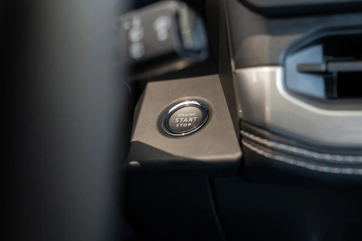 1.2 e-Hybrid First Edition | Tot 8 Jaar Garantie | Schuif-Kanteldak | Lederen bekleding | Focal Sound | Stoel & Stuurwielverwarming |