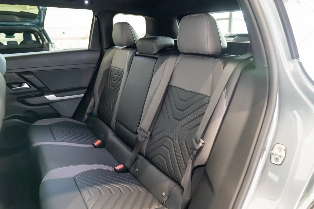 1.2 e-Hybrid First Edition | Tot 8 Jaar Garantie | Schuif-Kanteldak | Lederen bekleding | Focal Sound | Stoel & Stuurwielverwarming |