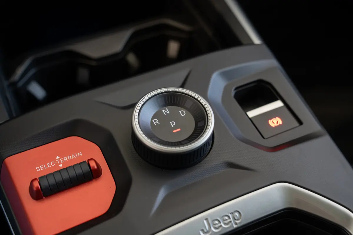 1.2 e-Hybrid First Edition | Tot 8 Jaar Garantie | Schuif-Kanteldak | Lederen bekleding | Focal Sound | Stoel & Stuurwielverwarming |