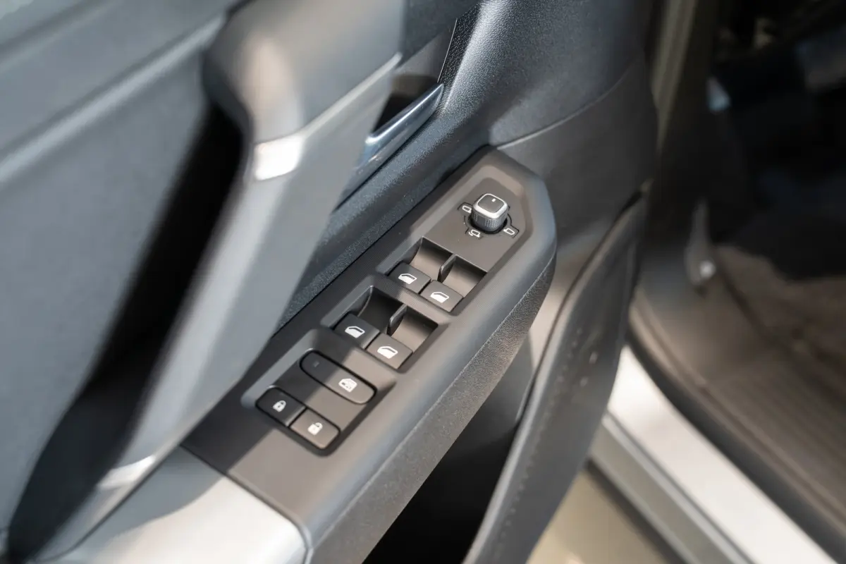 1.2 e-Hybrid First Edition | Tot 8 Jaar Garantie | Schuif-Kanteldak | Lederen bekleding | Focal Sound | Stoel & Stuurwielverwarming |