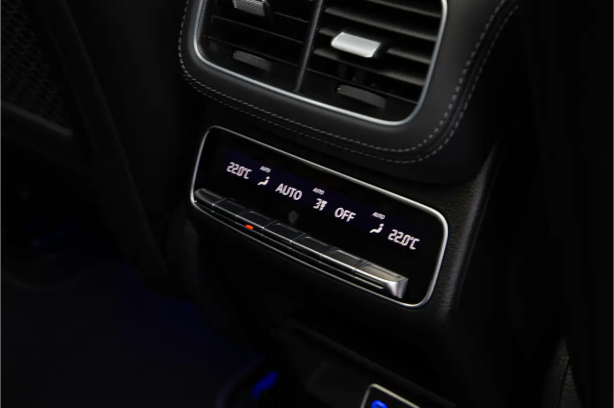 AMG 53 Hybrid 4MATIC+ Premium Plus, Massage, Distronic, Head-up, Nightpack 2026