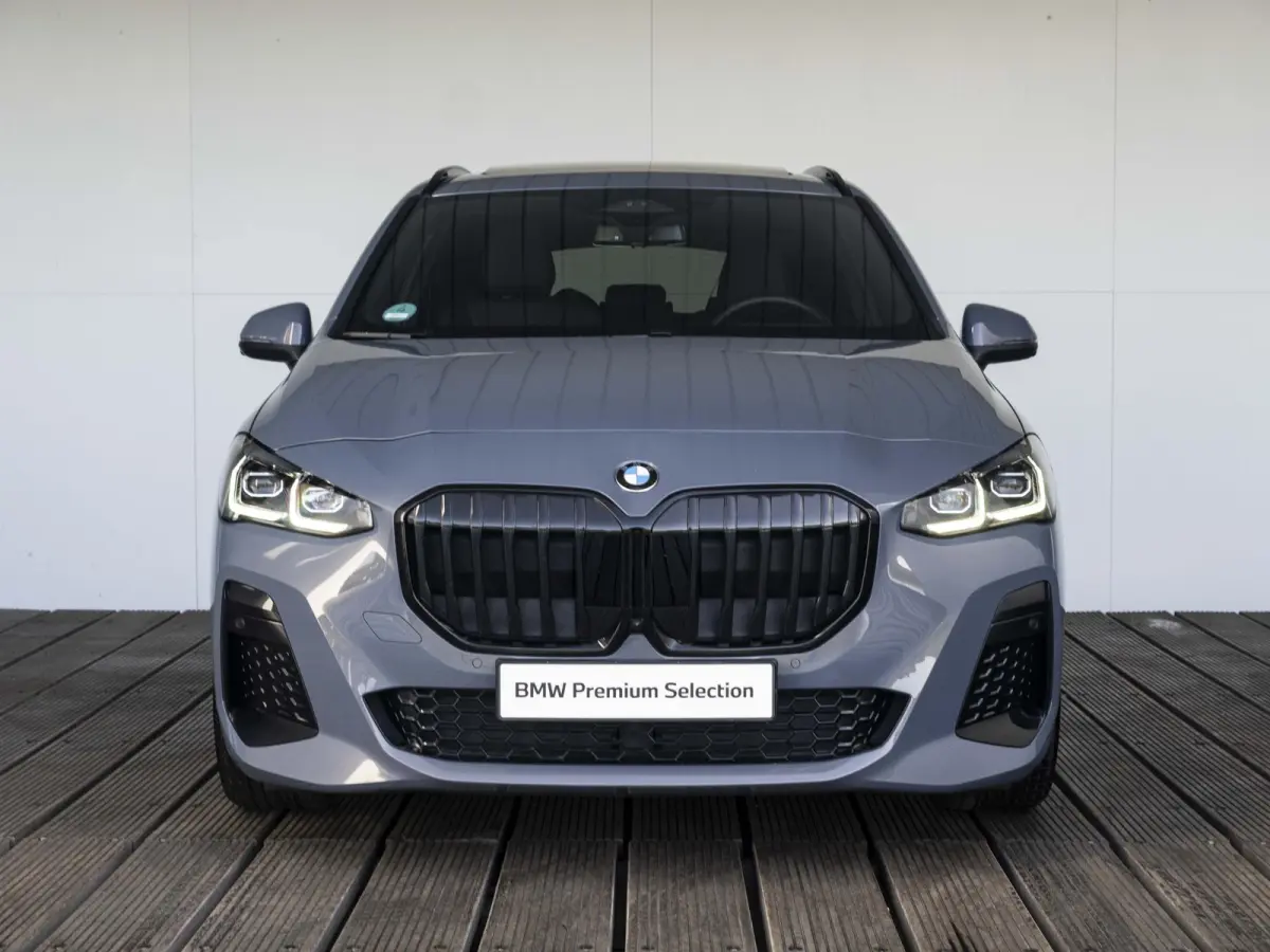 218i | M Sportpakket | Comfort Access | Panoramadak | Driving Assistant Plus | Head Up Display | Adaptief onderstel | Trekhaak