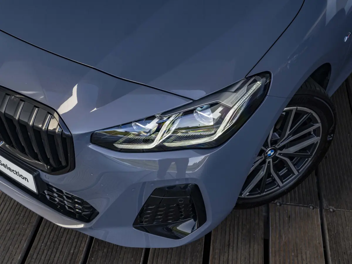 218i | M Sportpakket | Comfort Access | Panoramadak | Driving Assistant Plus | Head Up Display | Adaptief onderstel | Trekhaak