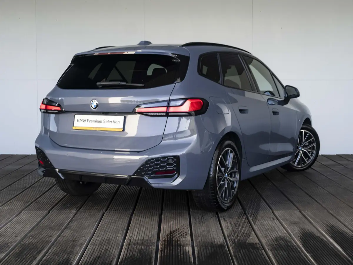 218i | M Sportpakket | Comfort Access | Panoramadak | Driving Assistant Plus | Head Up Display | Adaptief onderstel | Trekhaak