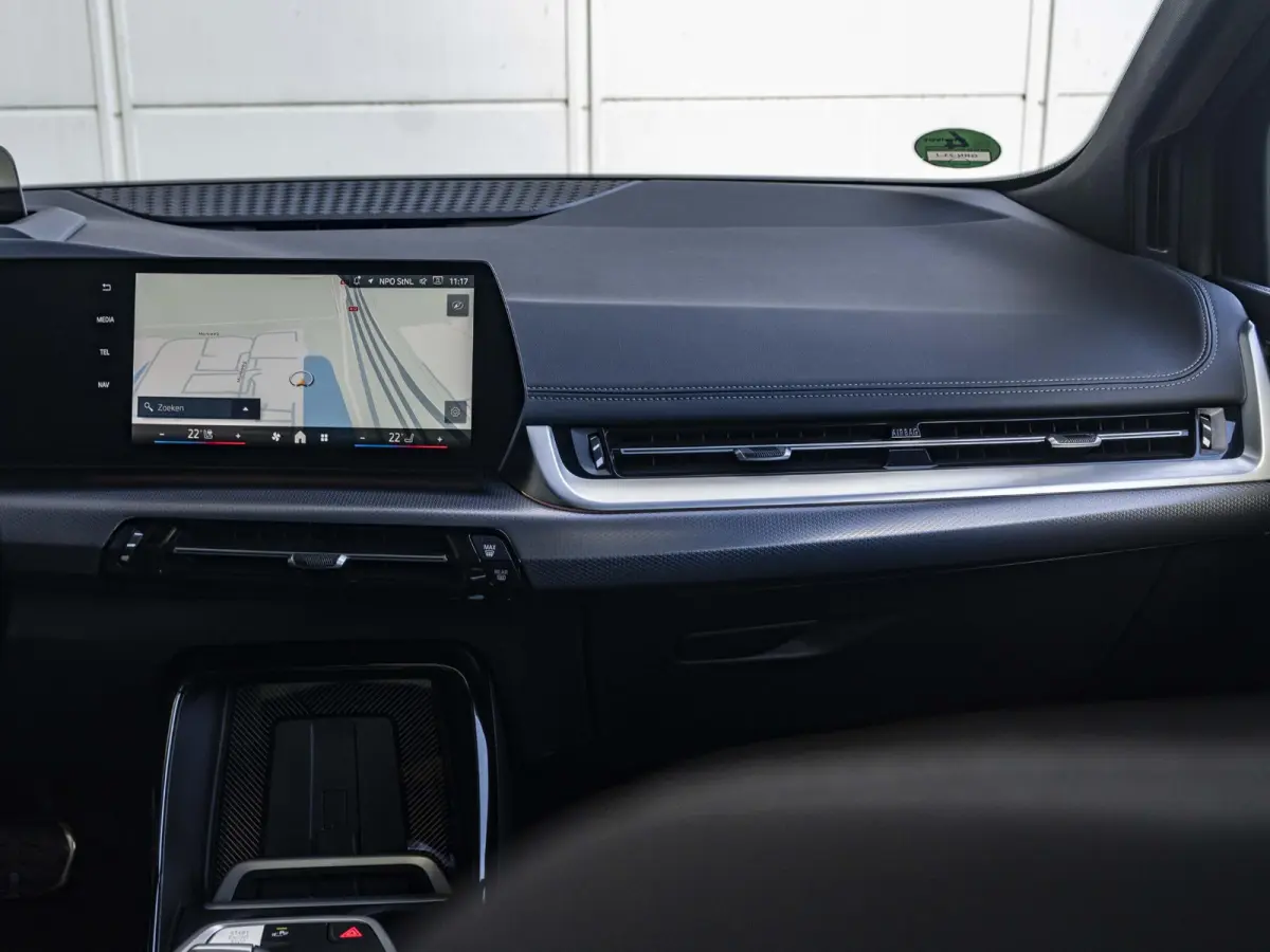 218i | M Sportpakket | Comfort Access | Panoramadak | Driving Assistant Plus | Head Up Display | Adaptief onderstel | Trekhaak