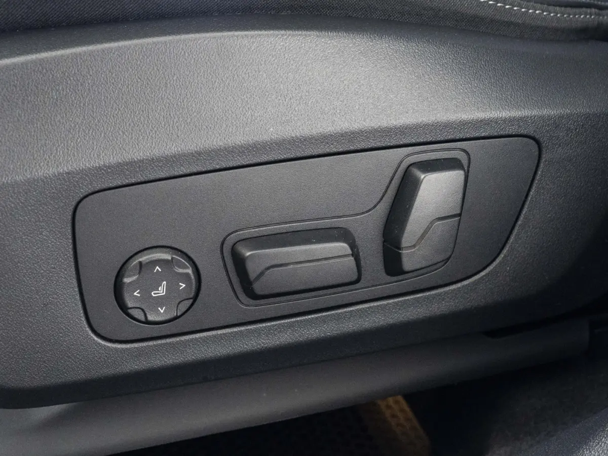 218i | M Sportpakket | Comfort Access | Panoramadak | Driving Assistant Plus | Head Up Display | Adaptief onderstel | Trekhaak