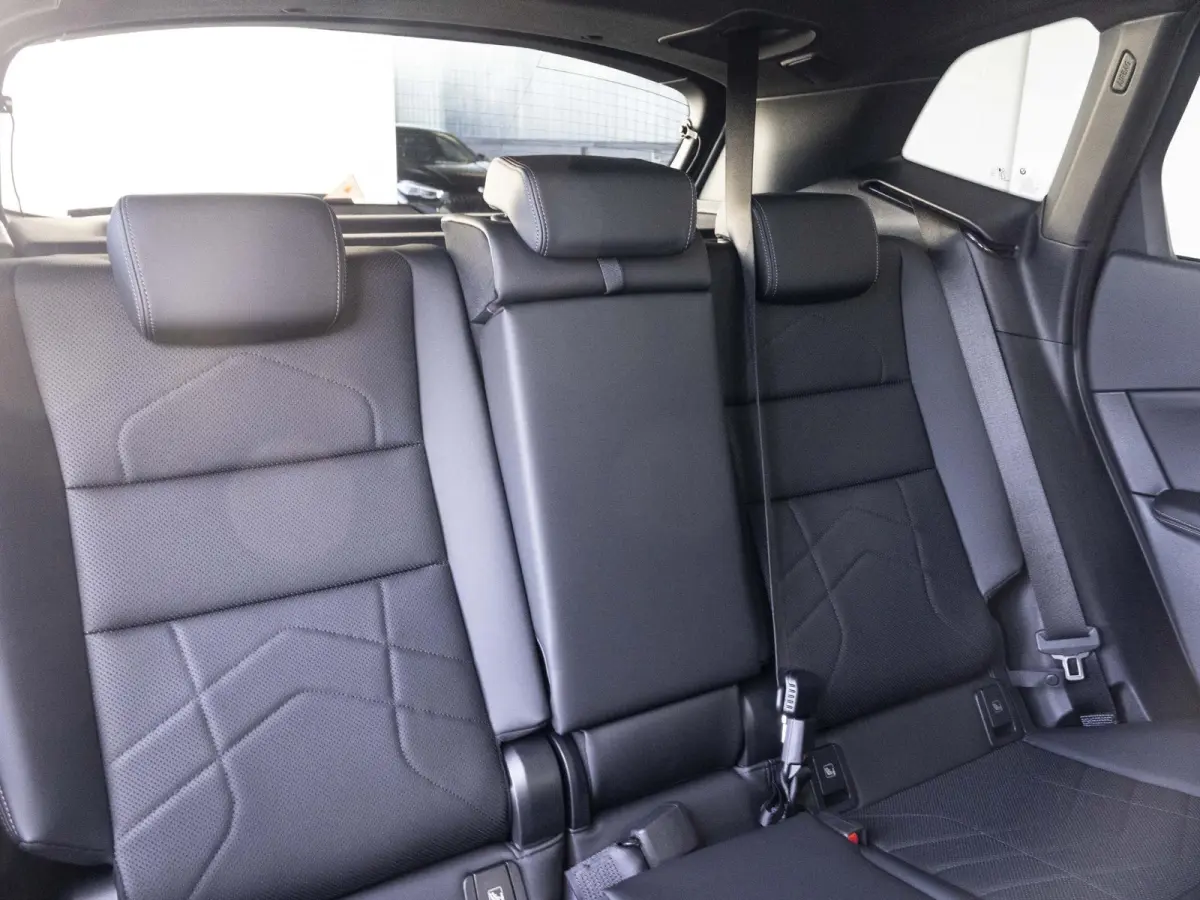 218i | M Sportpakket | Comfort Access | Panoramadak | Driving Assistant Plus | Head Up Display | Adaptief onderstel | Trekhaak