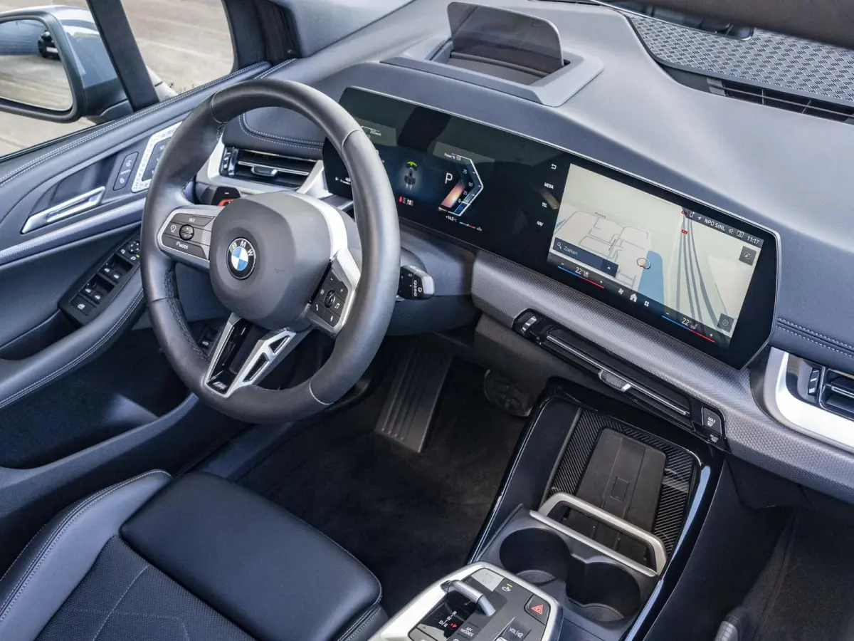 218i | M Sportpakket | Comfort Access | Panoramadak | Driving Assistant Plus | Head Up Display | Adaptief onderstel | Trekhaak