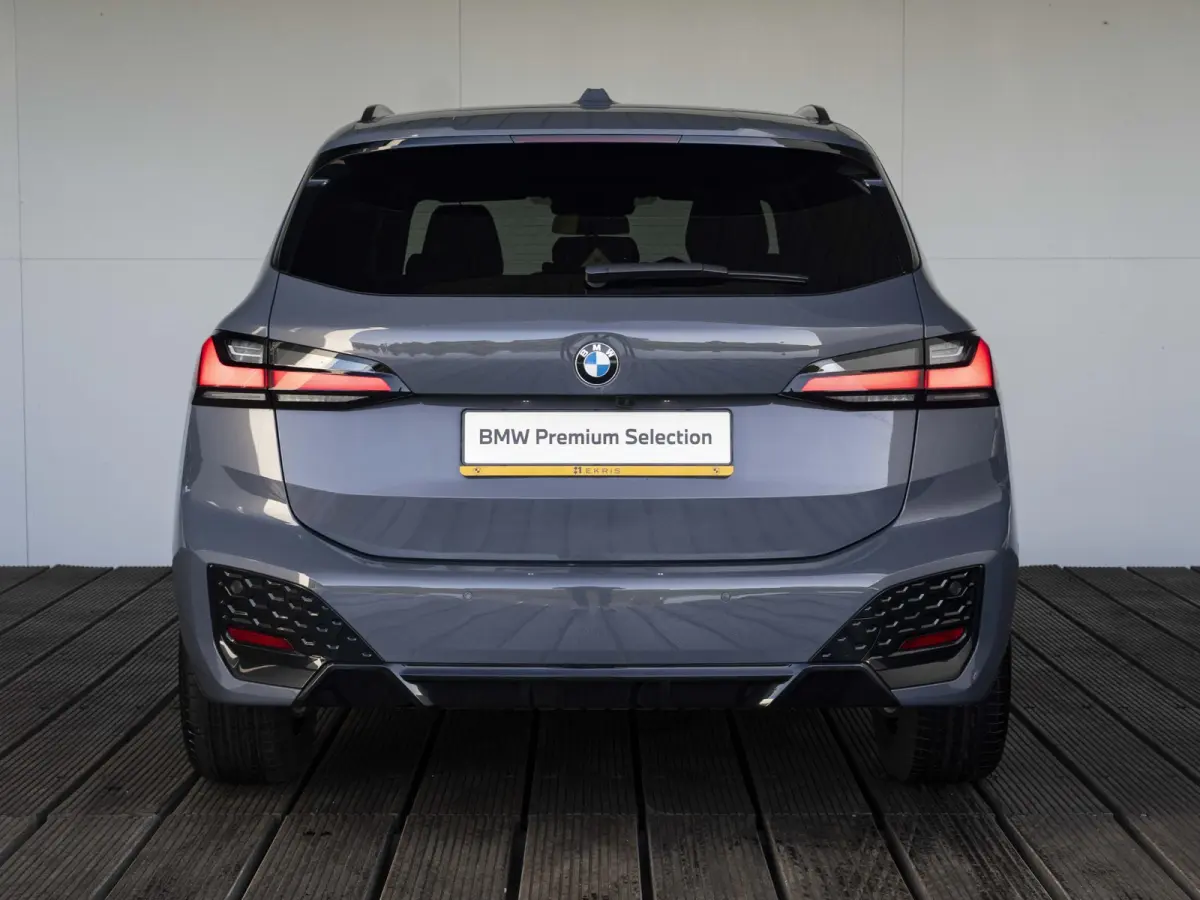 218i | M Sportpakket | Comfort Access | Panoramadak | Driving Assistant Plus | Head Up Display | Adaptief onderstel | Trekhaak