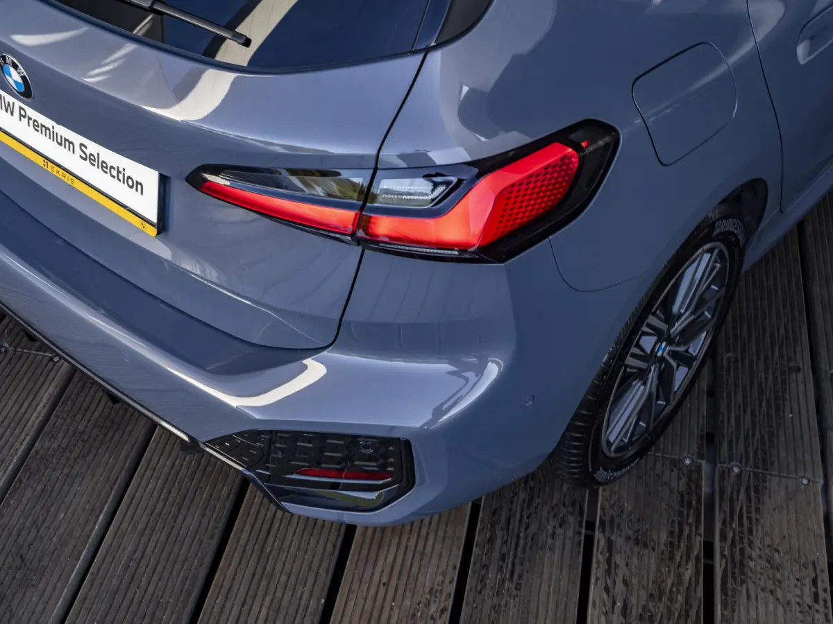 218i | M Sportpakket | Comfort Access | Panoramadak | Driving Assistant Plus | Head Up Display | Adaptief onderstel | Trekhaak