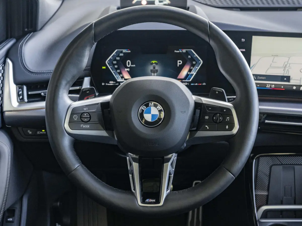 218i | M Sportpakket | Comfort Access | Panoramadak | Driving Assistant Plus | Head Up Display | Adaptief onderstel | Trekhaak