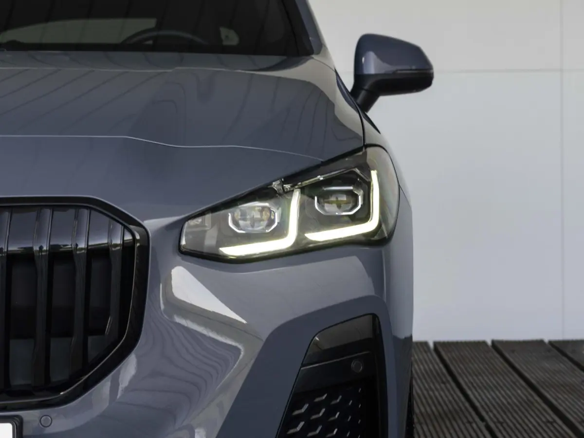 218i | M Sportpakket | Comfort Access | Panoramadak | Driving Assistant Plus | Head Up Display | Adaptief onderstel | Trekhaak