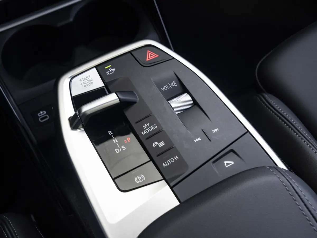 218i | M Sportpakket | Comfort Access | Panoramadak | Driving Assistant Plus | Head Up Display | Adaptief onderstel | Trekhaak