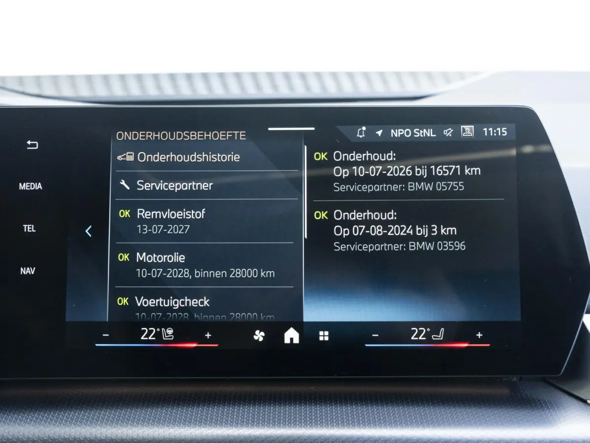 218i | M Sportpakket | Comfort Access | Panoramadak | Driving Assistant Plus | Head Up Display | Adaptief onderstel | Trekhaak