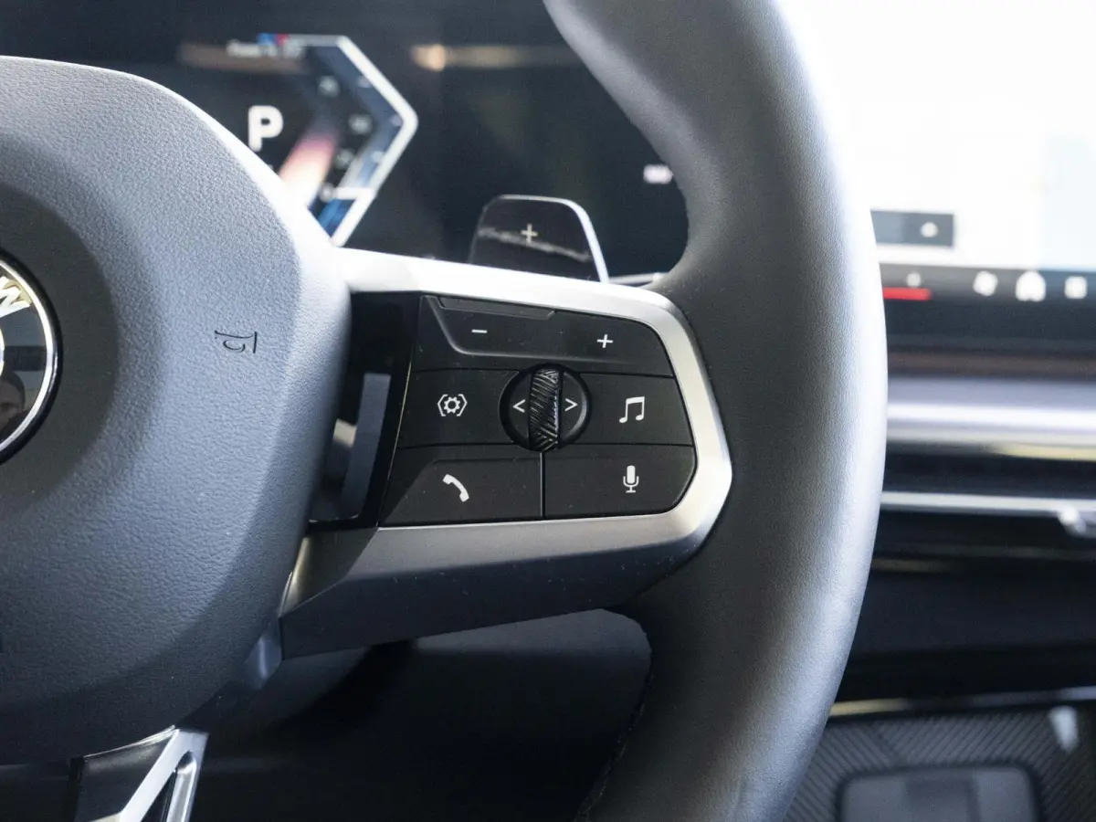 218i | M Sportpakket | Comfort Access | Panoramadak | Driving Assistant Plus | Head Up Display | Adaptief onderstel | Trekhaak