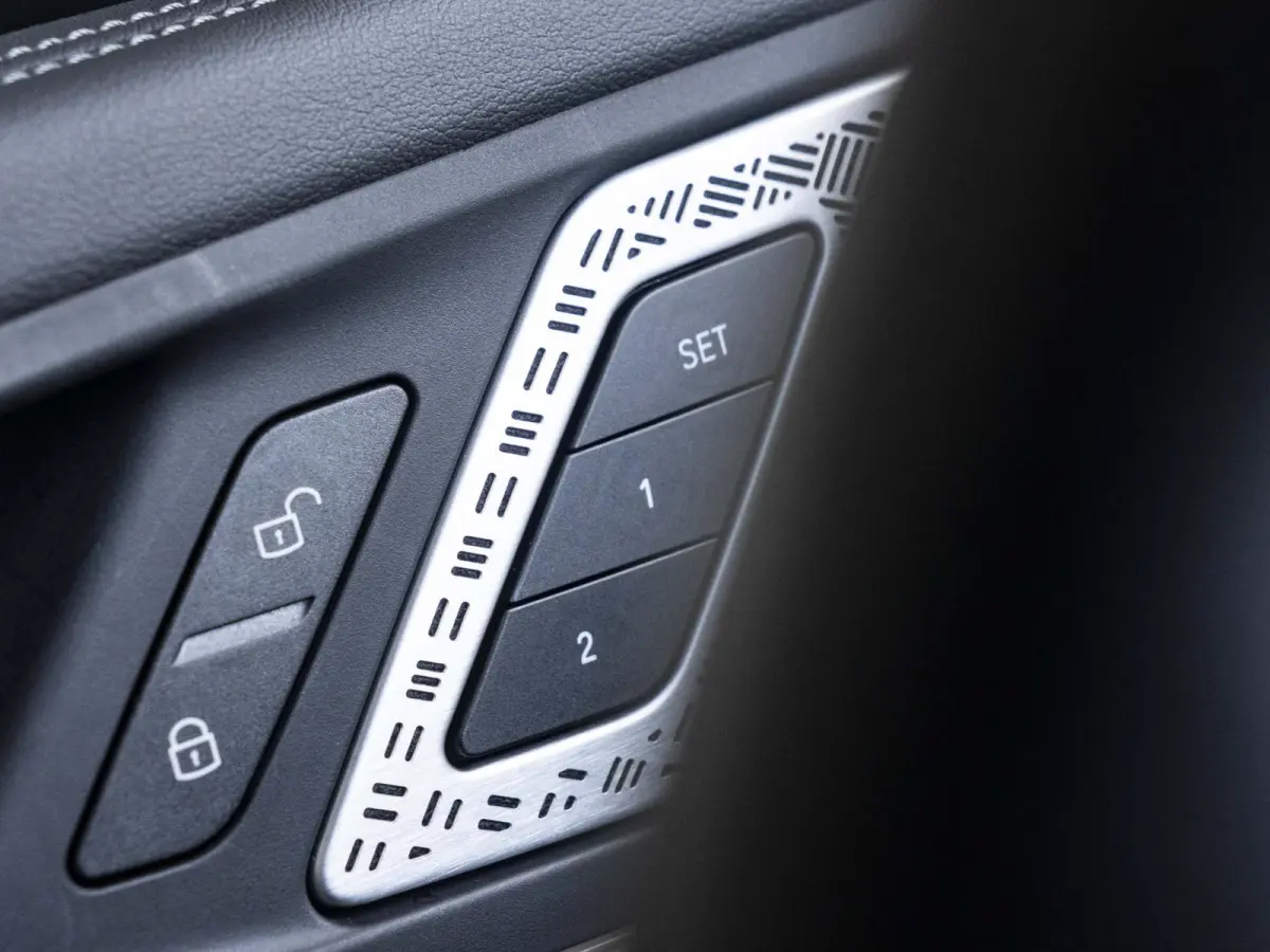 218i | M Sportpakket | Comfort Access | Panoramadak | Driving Assistant Plus | Head Up Display | Adaptief onderstel | Trekhaak