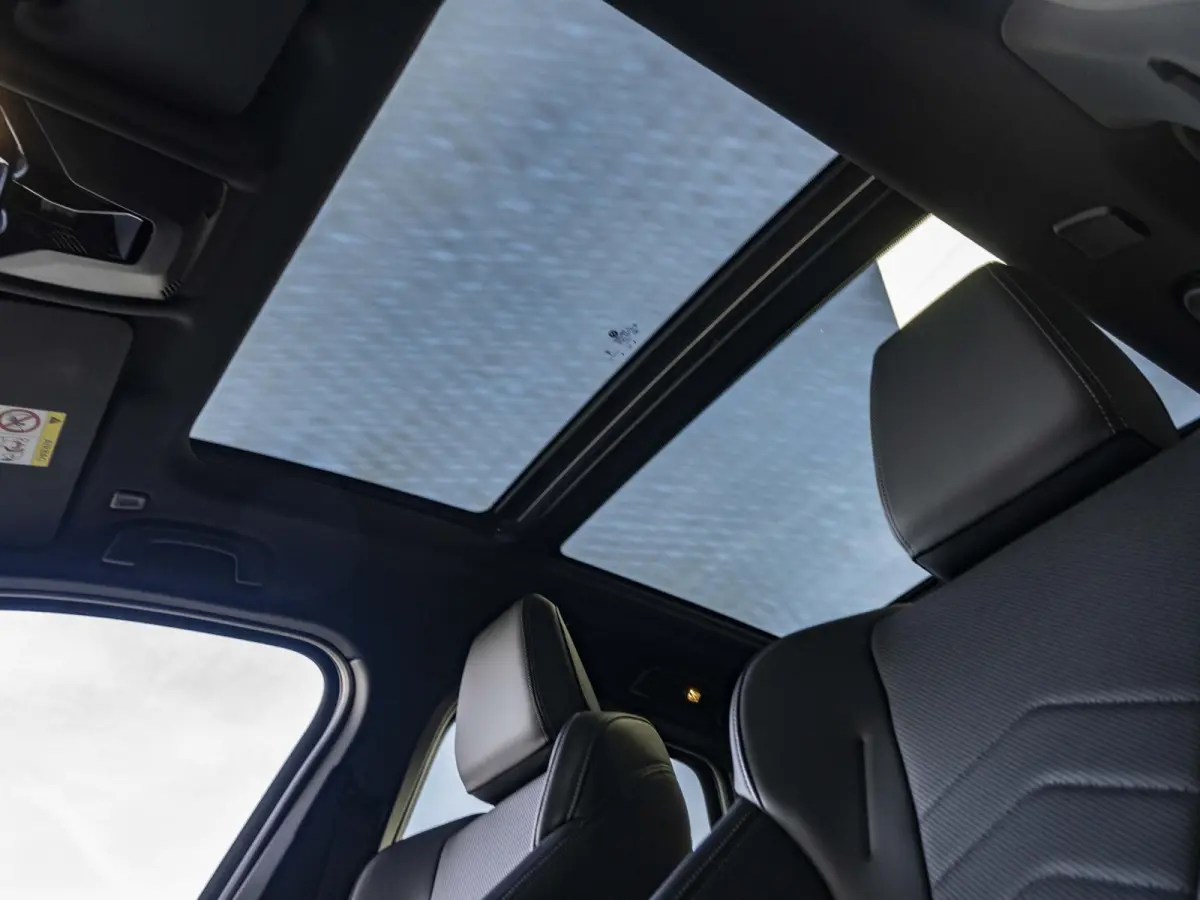 218i | M Sportpakket | Comfort Access | Panoramadak | Driving Assistant Plus | Head Up Display | Adaptief onderstel | Trekhaak