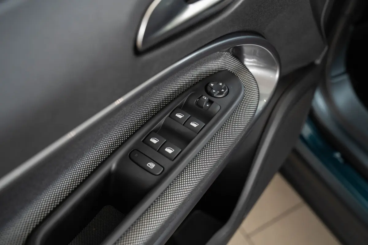 1.2 Hybrid 145PK Icon | Tot 8 Jaar Garantie | Camera | Navigatie | Stoelverwarming | Climate Controle | Apple Carplay & Android Auto |