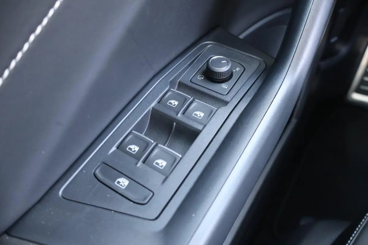 1.0 TSI 115pk Life Edition | Navigatie | PDC | Side Assist | Stoelverwarming