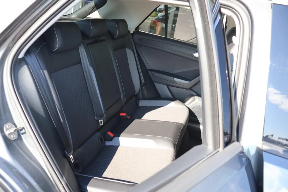1.0 TSI 115pk Life Edition | Navigatie | PDC | Side Assist | Stoelverwarming