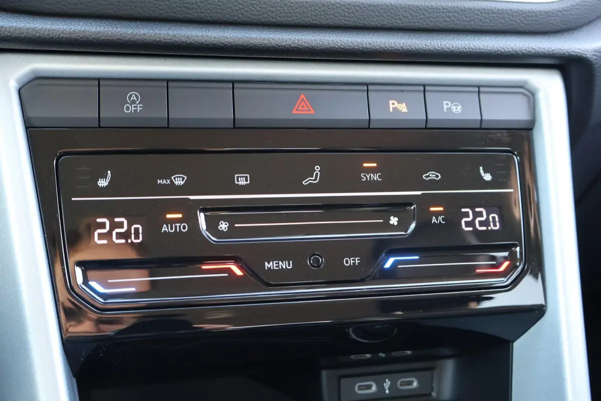 1.0 TSI 115pk Life Edition | Navigatie | PDC | Side Assist | Stoelverwarming