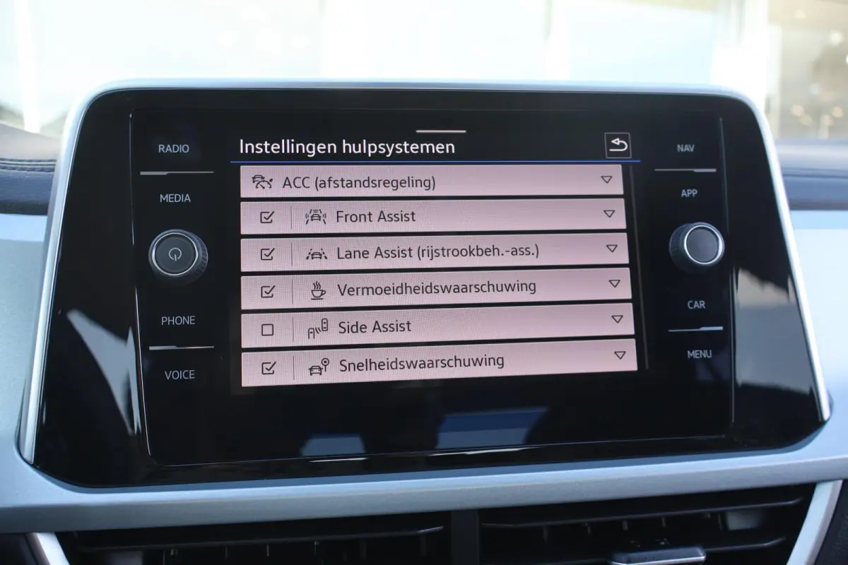 1.0 TSI 115pk Life Edition | Navigatie | PDC | Side Assist | Stoelverwarming