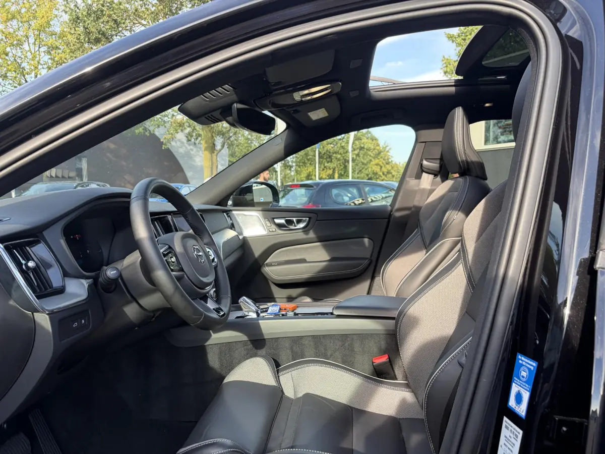 2.0 T8 Plug-in hybrid AWD Plus Black Edition FULL OPTIONS| ELEK. TREKHAAK| LUCHTVERING!| PANO| BOWERS EN WILKINS| MEMORY STOELEN| 360 CAMERA| STOEL + STUURVERWARMING| ACHTERBANK VERWARMD|